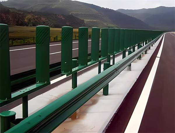 澄迈三波护栏板在高速公路的应用